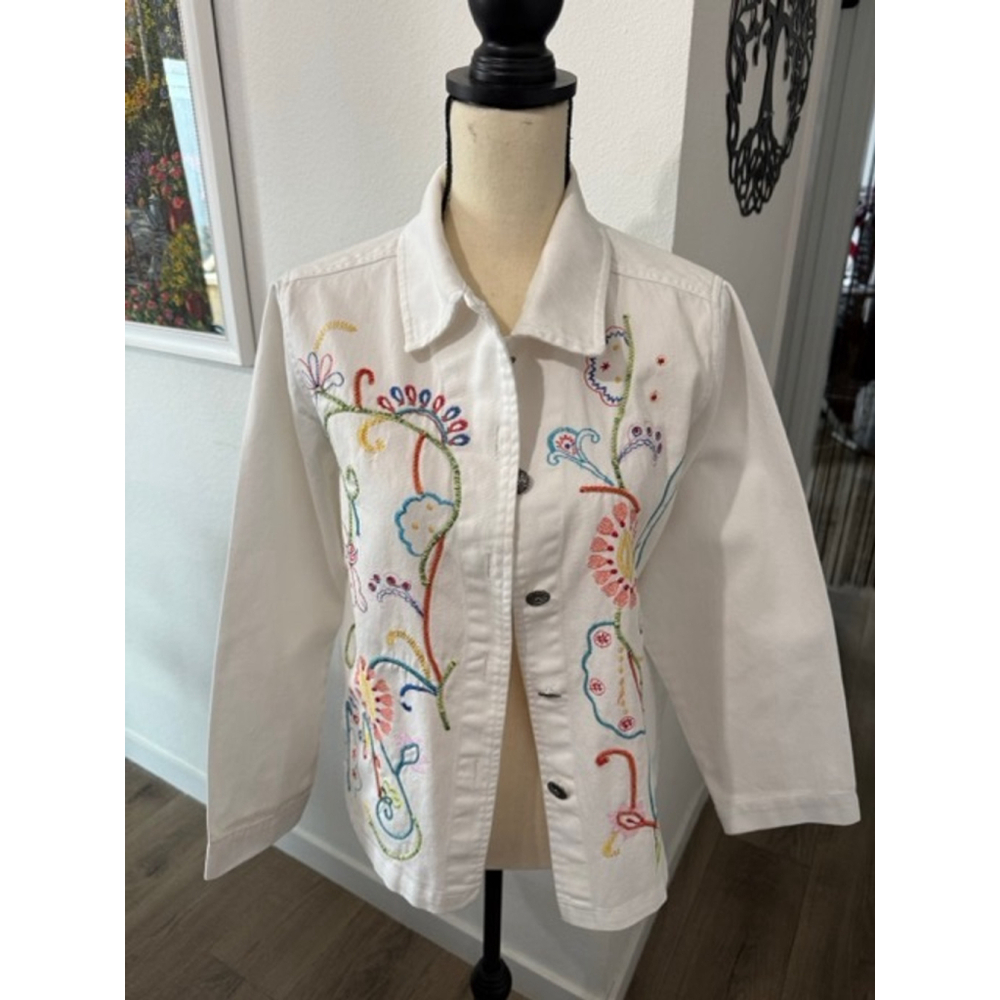 White Stag Embroidered Denim Jacket Women’s Small Floral Boho White Cotton
